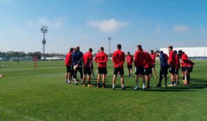 Carlos Pouso dirigió este miércoles su primer entrenamiento al frente del Recre. / Foto: @recreoficial.