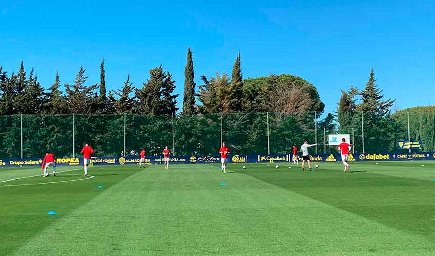 El Recre no fue capaz de ganar en El Rosal al Cádiz B y tendrá que sufrir por no descender dos categorías. / Foto: @recreoficial.