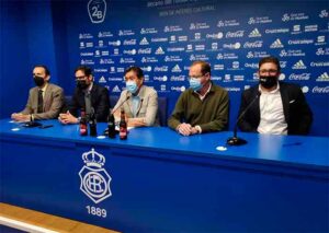 Un momento de la rueda de prensa de este viernes del consejo de administración del Recreativo. / Foto: Recreativo de Huelva.