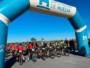 Momento de la salida de la prueba que ha tenido lugar en San Bartolomé de la Torre.