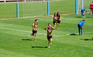 El San Roque quiere seguir dando alegrías a sus aficionados ganando este sábado en Ceuta. / Foto: @SanRoqueLepe.