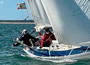 El viento fue el protagonista de la regata que tuvo su salida en Isla Canela y la llegada en Punta Umbría. / Foto: Vito.