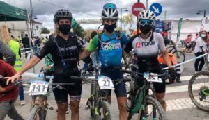 Las tres primeras clasificadas en esta tercera cita de las 'Huelva Series XCM 2021'. / Foto: Huelva Series XCM 2021.