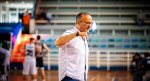 Gabriel Carrasco, entrenador del Huelva Comercio, alerta que “nos espera un partido muy complicado en La Zubia". / Foto: C. Verdier.