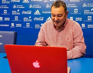 Carlos Pouso, entrenador del Recre, habló del partido que tiene que disputar su equipo ante El Ejido. / Foto: @recreoficial.