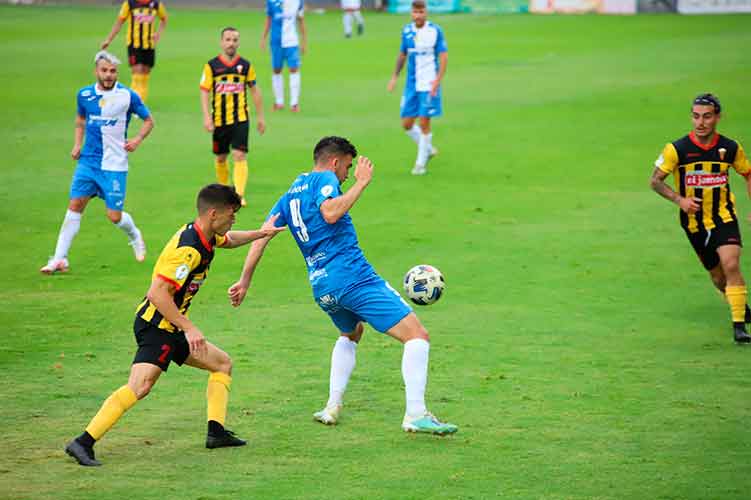 Los jugadores del San Roque tienen ganas de revertir la situación tras caer derrotados en casa con el Xerez Deportivo. / Foto: @XerezCD_OFICIAL.