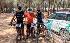 El deportista local Javier Andrade fue el ganador en la categoría masculina en la prueba en Cartaya. / Foto: Circuito Provincial Diputación de Huelva de XCO.