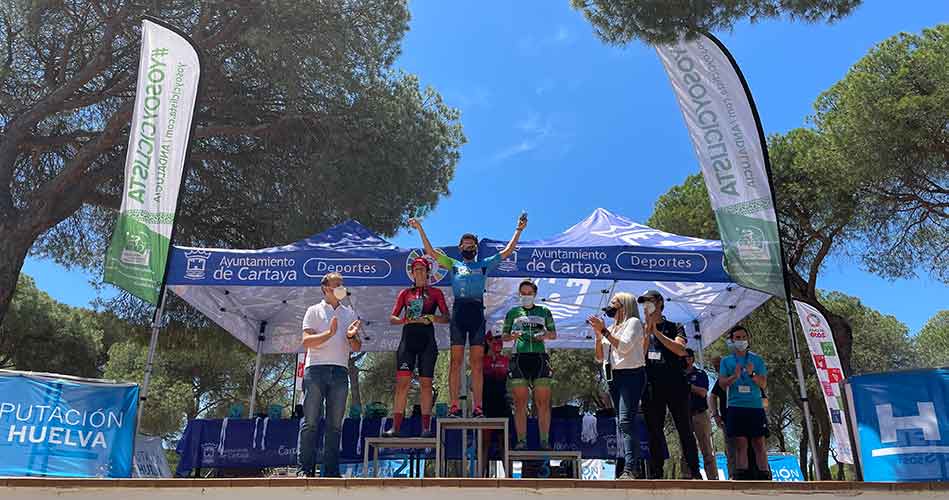 Podio de la categoría femenina en la que Rocío Espada impuso su ley. / Foto: Circuito Provincial Diputación de Huelva de XCO.