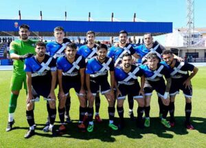 Formación inicial del Bollullos en su partido de este domingo en el Felipe del Valle, donde amarró un empate. / Foto: @bollulloscf1933.