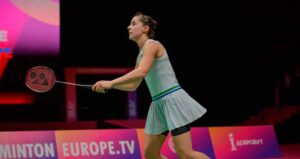 Victoria de Carolina Marín ante Neslihan Yigit en la semifinal del Europeo de bádminton.