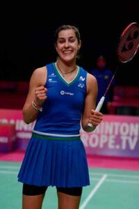 Alegría de Carolina tras ganar a Line Christophersen y sumar un nuevo Europeo. / Foto: @BadmintonESP.