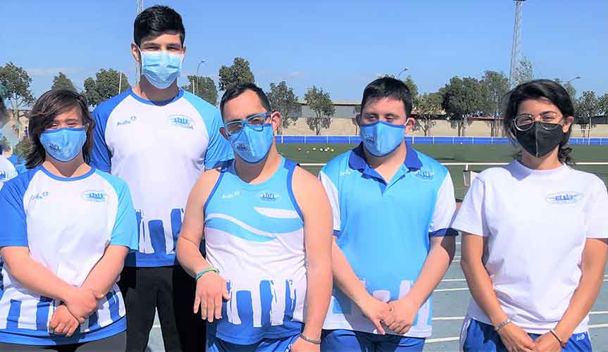 Deportistas del CDA Los Palitos de San Juan del Puerto que tomarán parte en el Campeonato de España de Atletismo FEDDI.