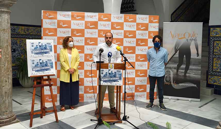 Un momento de la presentación del Trofeo Pesasur de Menores y Veteranos de Pádel que tendrá lugar en Ayamonte.