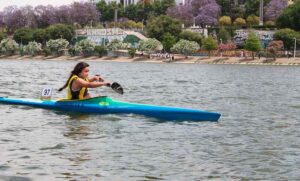 Manuela Rodríguez, oro en Benjamín K1 femenino, durante la prueba disputada en Sevilla.