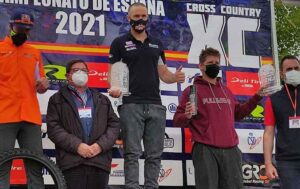 Rubén Palmar, en el primer puesto del podio tras ganar el Campeonato de España.