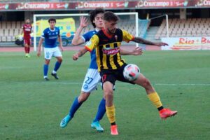 Abeledo, la joya de la corona del San Roque, seguirá vistiendo la camiseta aurinegra. / Foto: @XerezDFC.