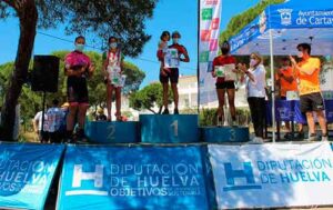 Podio femenino de la prueba atlética celebrada en Cartaya.