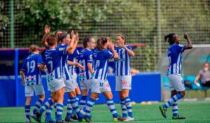 Las jugadoras del Sporting celebran uno de los goles de su encuentro en tierras vascas. / Foto: www.lfp.es.