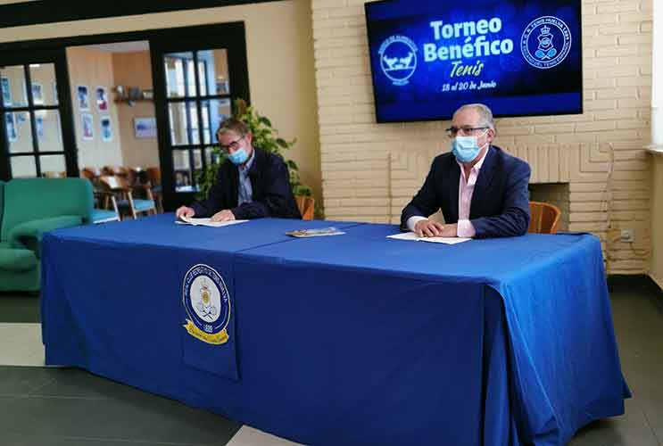 Un momento de la presentación del Torneo Benéfico de Tenis y Pádel a favor del Banco de Alimentos de Huelva de este fin de semana.