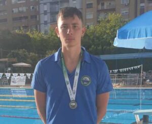 Sergio Figueroa con la medalla de plata obtenida en Jaén.