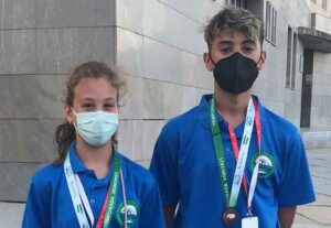 Iria Cárdenas y Samuel Gómez, representantes del CN Huelva en Campeonato de España de Natación de Selecciones Autonómicas e Inclusivo. / Foto: @CNHUELVA.