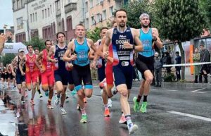 Emilio Martín se tuvo que conformar con la duodécima plaza en el Europeo de Duatlón, que ganó el frances Choquert. / Foto: @ObjTriatlon.