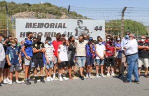 Los padres de Hugo Millán, Kike y Ana Belén, estuvieron en el homenaje que tributó la FAM a su hijo. / Foto: Álvaro Rivero / Circuito de Jerez.