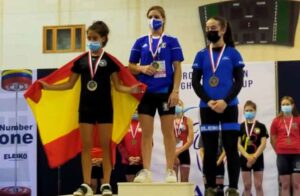 Meritorio segundo puesto de Lucía González en la Copa de la Unión Europea de halterofilia.