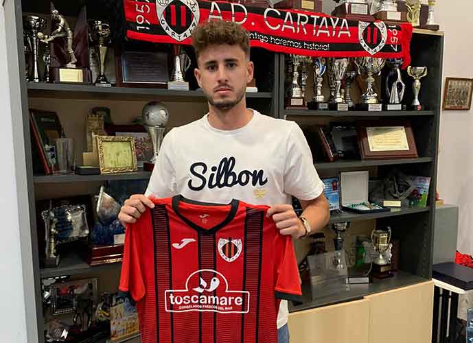 El central onubense Víctor Sánchez se incorpora al Cartaya para la campaña 2021-22. / Foto: @AD_Cartaya.