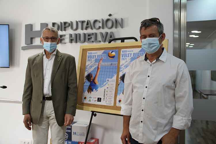 Un momento de la presentación del XVIII Circuito Diputación de Voley Playa que comenzará este próximo jueves en Islantilla.