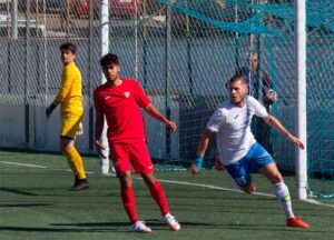 Wojcik, un goleador para el Cartaya en su aventura en la 3ª RFEF. / Foto: @castilleja_cf.