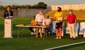 Un momento del acto de homenaje al Beas CF, presentado por el periodista deportivo, Antonio Bendala.