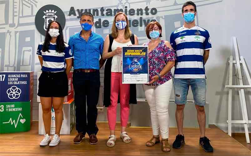 Un momento de la presentación de la campaña de abonados del IES La Orden en su retorno a la División de Honor de bádminton.