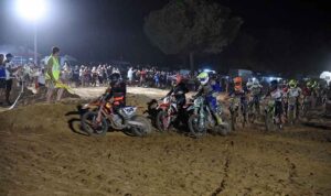 El circuito de Almonte trató de lucirse bajo un firme e intenso alumbrado. / Fotos Mario Bustos/MXFull.