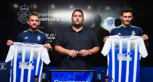 Dani Sales e Ismael Barragán, durante su presentación en un acto en el que también estuvo el director deportivo, Dani Alejo. / Foto: @recreoficial.