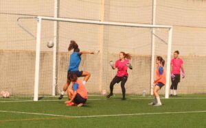 Las jugadoras del Sporting de Huelva durante un entrenamiento en esta pretemporada. / Foto: @sportinghuelva.