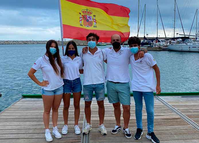 Sobresaliente actuación de los deportistas del Real Club Marítimo y Tenis Punta Umbría en aguas del Maresme.