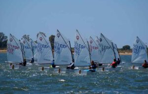 Fueron 60 los barcos que tomaron parte en la XLIV Regata Ciudad de Huelva de la clase óptimist.