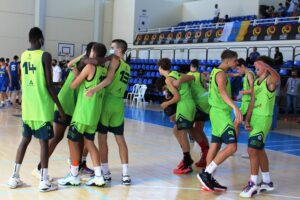 El equipo Infantil masculino de Andalucía celebra su pase a la final.