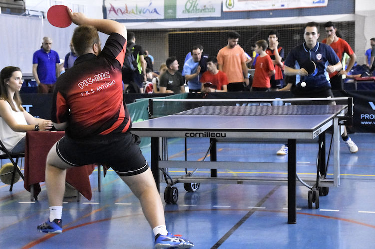 Un buen nivel se espera este sábado en las 'XII Horas de Tenis de Mesa de Ayamonte'. / Foto: J. L. Rúa