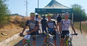 David Pereira, Alberto Barroso y Manuel Palanco, los tres primeros clasificados en Calañas. / Foto: Huelva Series XCM 2021.