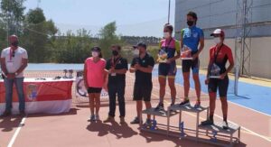 Podio femenino de la V Media Maratón BTT Calañas. / Foto: Huelva Series XCM 2021.