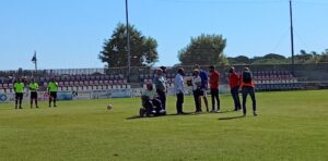 Antes del inicio del choque se tributó un homenaje, con minuto de silencio, al que fuera alcalde de Cartaya, Juan Polo, fallecido hace unos meses. / Foto: @AD_Cartaya.