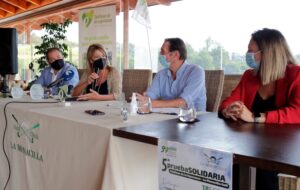 Un momento de la presentación del V Torneo de Golf Solidario en favor de El Teléfono de la Esperanza de este sábado en La Monacilla.