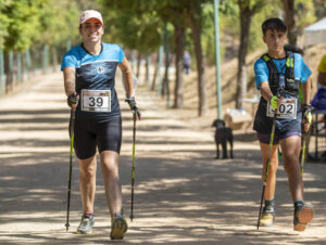 María Carrasco (39) y Oliver Domínguez (302), ambos del Multideporte Huelva, ganadores respectivos en Junior femenino y Alevín masculino. / Foto: Ayuntamiento de Huelva.