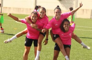 El buen ambiente reina en los entrenamientos del Sporting a poco de comenzar una nueva Liga. / Foto: @sportinghuelva.