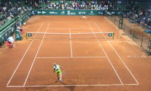 Alejandro Davidovich, más certero que Seppi, ganó la segunda semifinal de la Copa del Rey de Tenis. / Foto: F. O. 