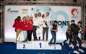 Podio de vencedores de la dura prueba celebrada en San Petersburgo. / Foto: Kristina Ryaguzova / Sailing Champions League.