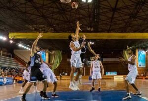 El Huelva Comercio se tendrá que emplear a fondo si quiere ganar en San Fernando. / Foto: Clara Verdier.