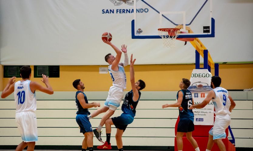 Tras ganar en San Fernando, el Ciudad de Huelva confía en volver a hacerlo este sábado ante el Torta del Casar. / Foto: Luciano Galán.